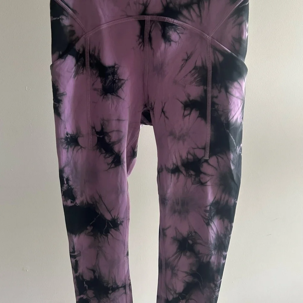 Lululemon Power Thru High Rise Tight- Size 4 - Picture 3 of 4